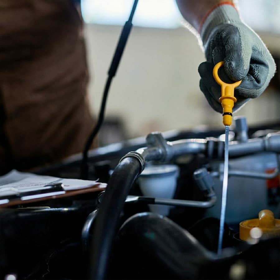 Equipo de mecánicos del taller Calviño Motor en Ourense