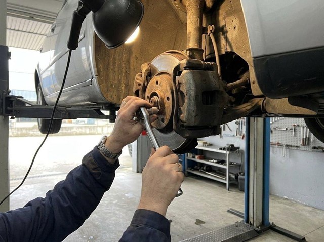 Supere la ITV a la primera con el mantenimiento pre-ITV para coches en Ourense - Imagen 1